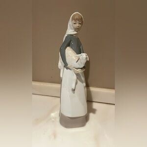 *Vintage* LLADRO 4584 “Girl With Lamb”